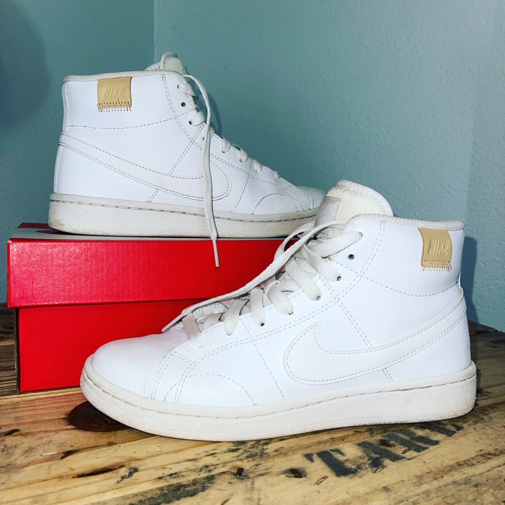 Women’s Nike Court Royale 2